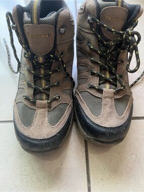 BearPaw Men's Brown and Black Hiking Boots